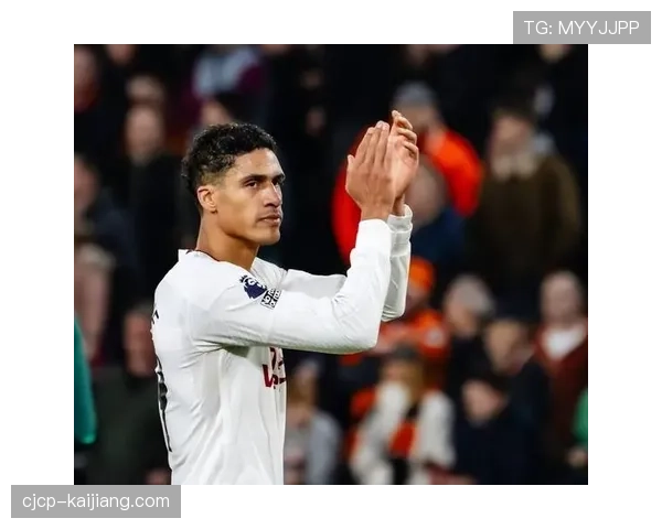 瓦拉内经验丰富防守稳健 曼联中卫成为后防中坚力量 瓦拉内经验丰富防守稳健 曼联中卫成为后防中坚力量